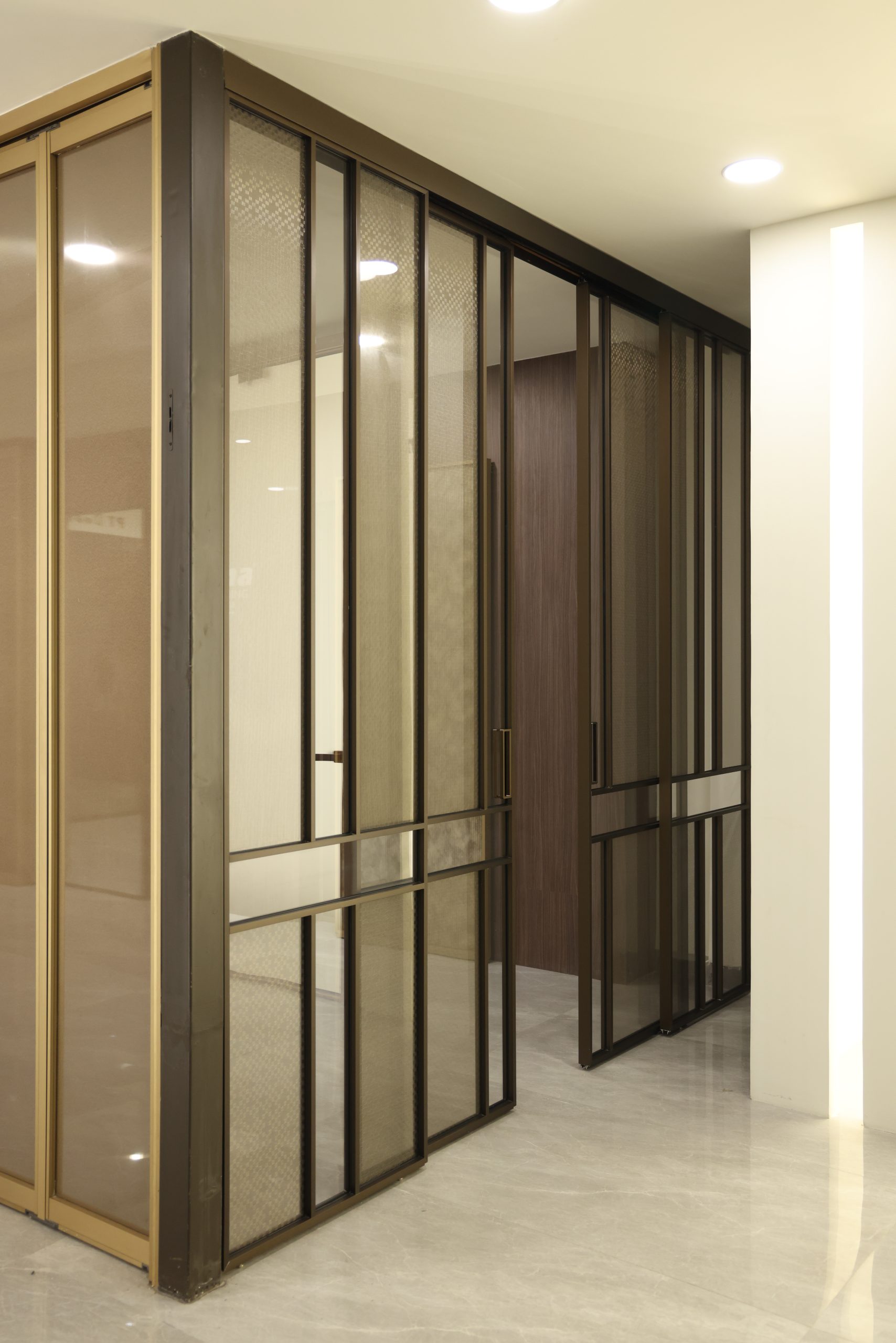2 Fix + 2 Sliding Doors