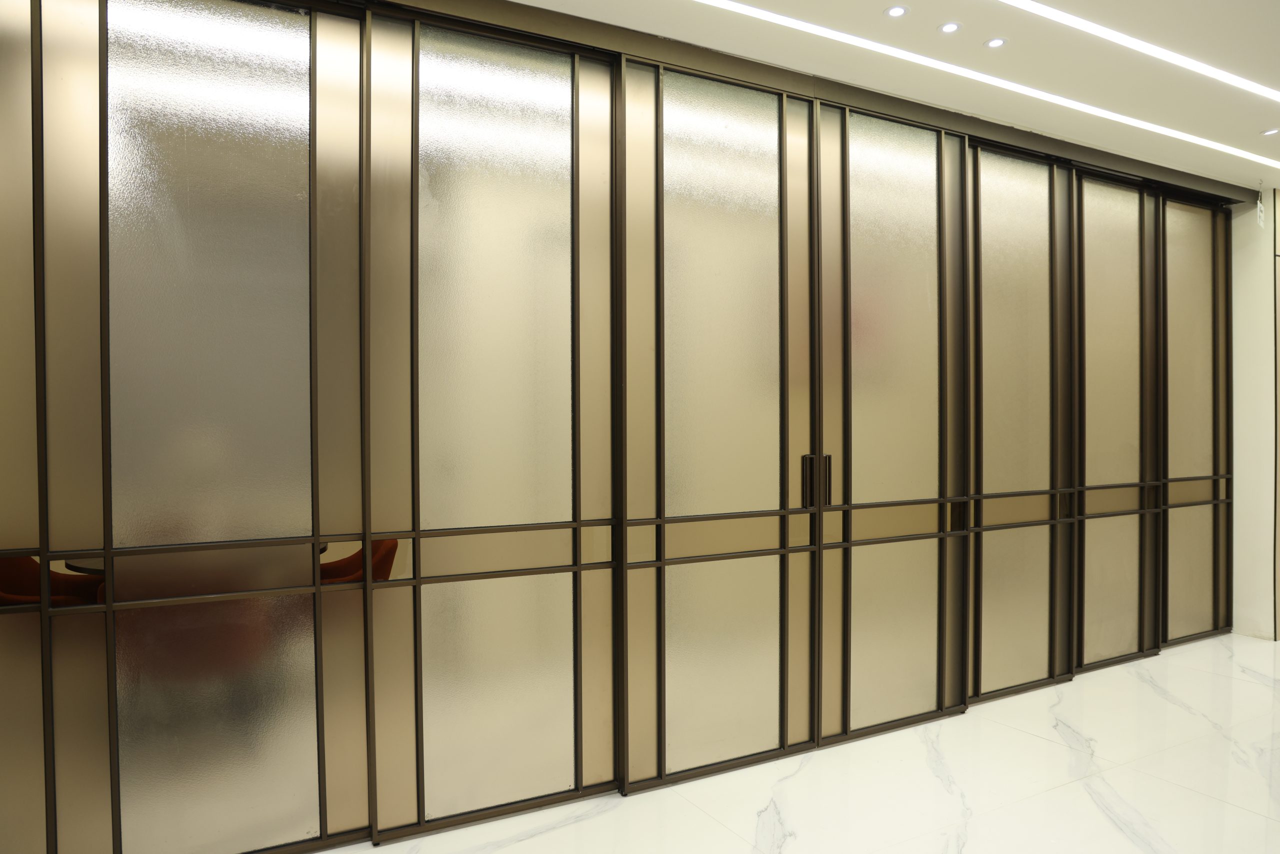 2 Fix + 6 Sliding Doors
